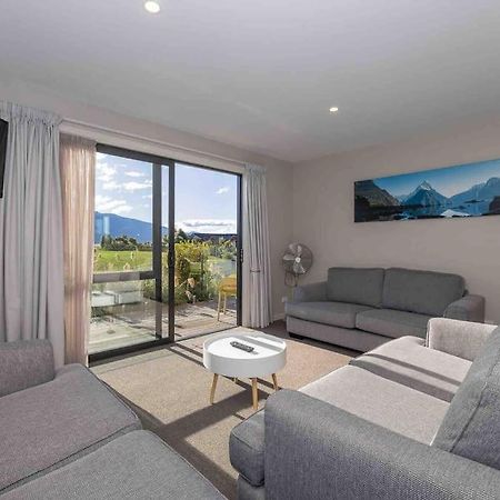 Great Views From New 2 Bedroom Apartment Te Anau Esterno foto