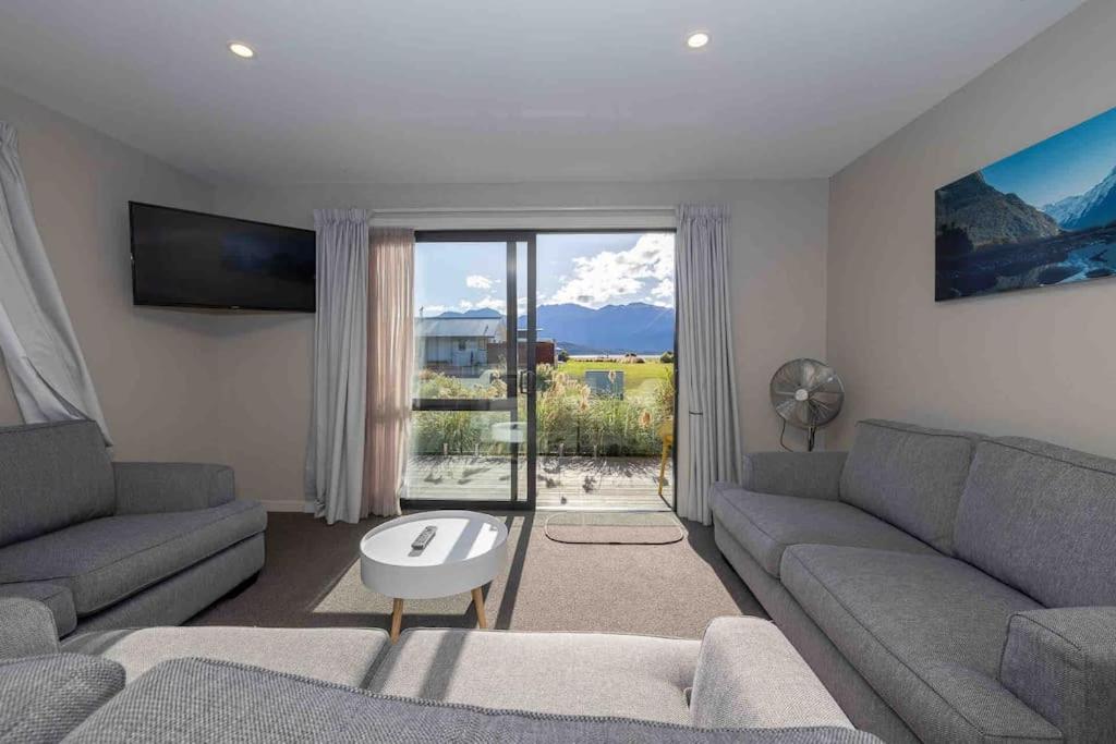 Great Views From New 2 Bedroom Apartment Te Anau Esterno foto