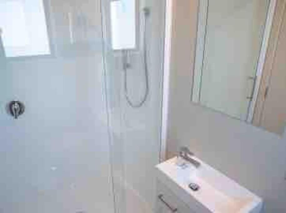Great Views From New 2 Bedroom Apartment Te Anau Esterno foto