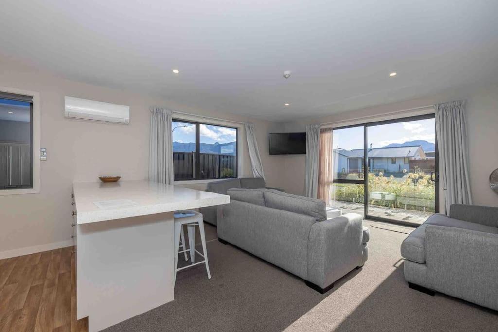 Great Views From New 2 Bedroom Apartment Te Anau Esterno foto