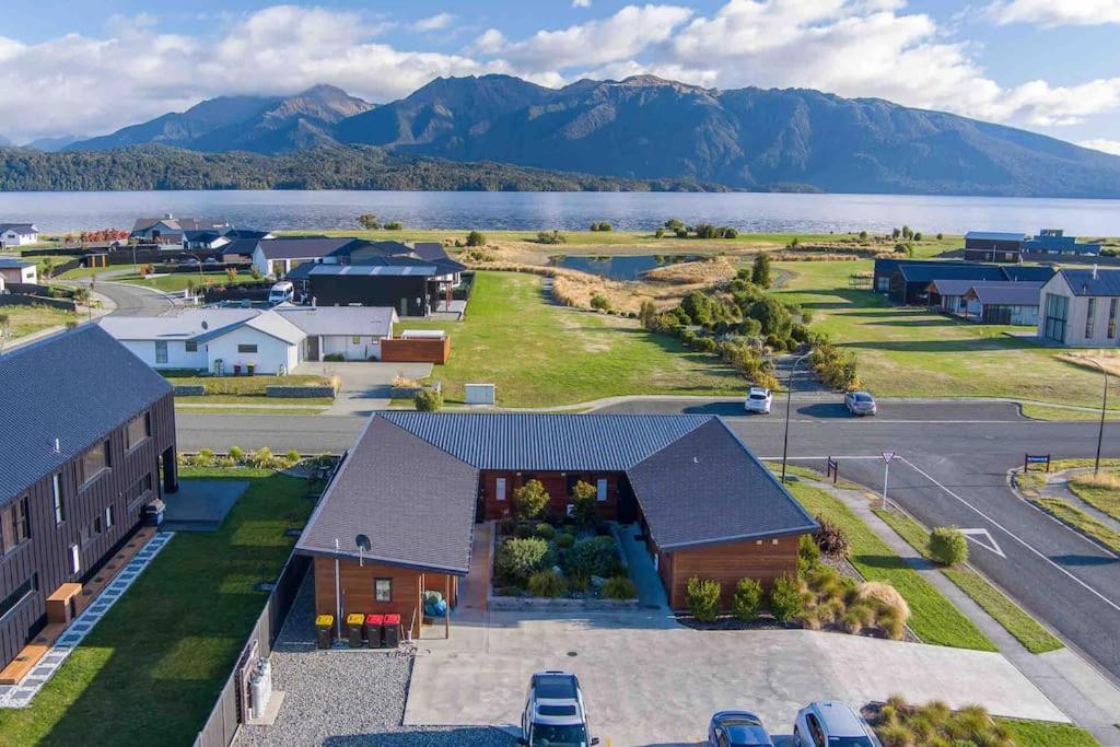 Great Views From New 2 Bedroom Apartment Te Anau Esterno foto