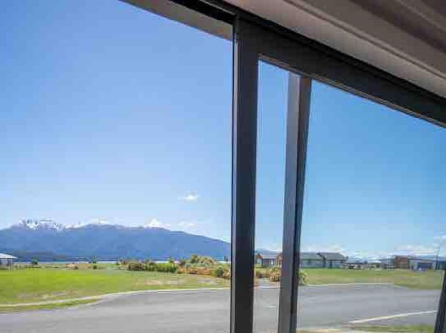 Great Views From New 2 Bedroom Apartment Te Anau Esterno foto