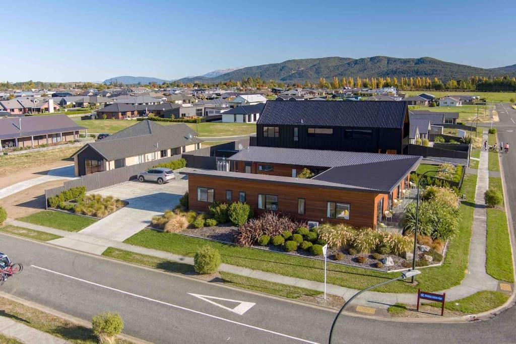 Great Views From New 2 Bedroom Apartment Te Anau Esterno foto